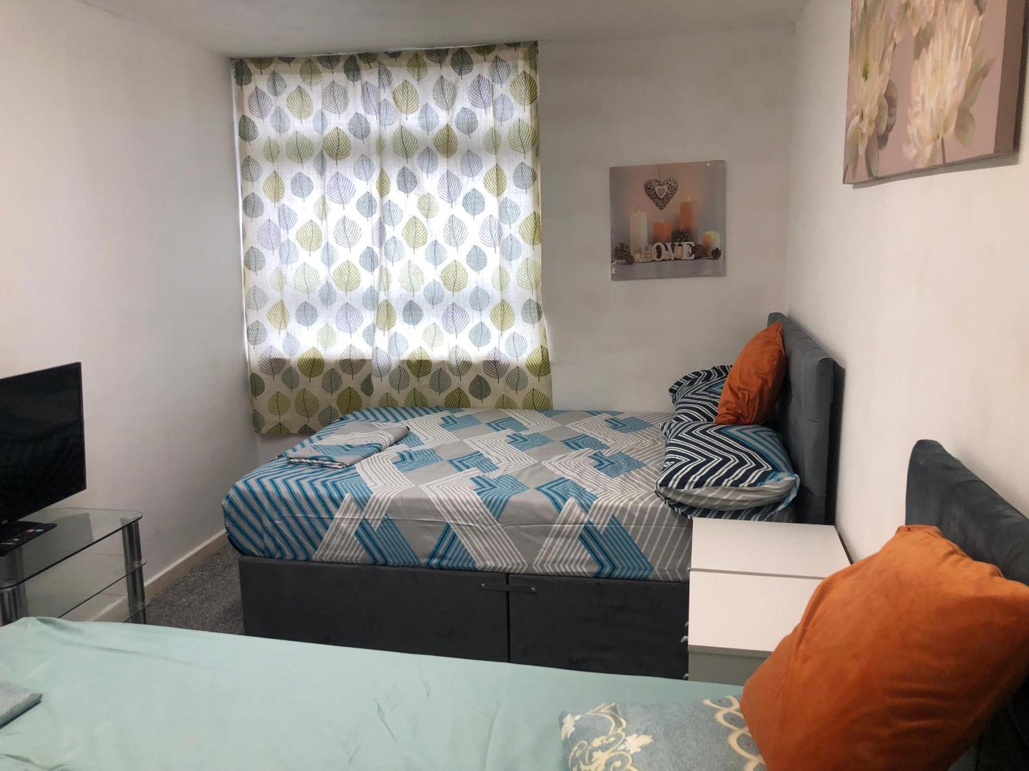 Apartmán Alpine Heathrow London Yiewsley Exteriér fotografie