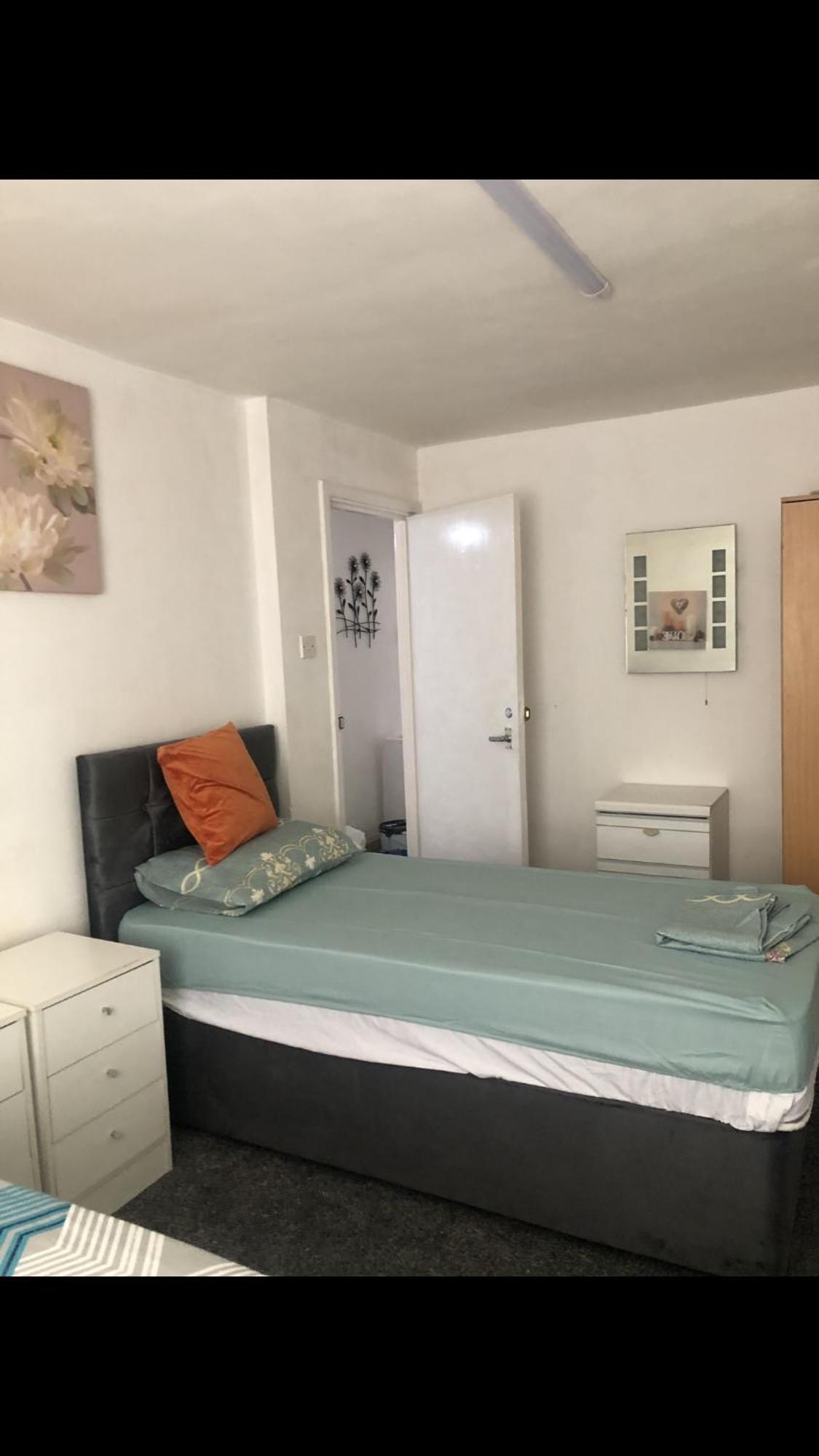Apartmán Alpine Heathrow London Yiewsley Exteriér fotografie